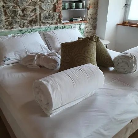 Casa Castagna 1620 Bed & Breakfast Mergozzo Exterior photo