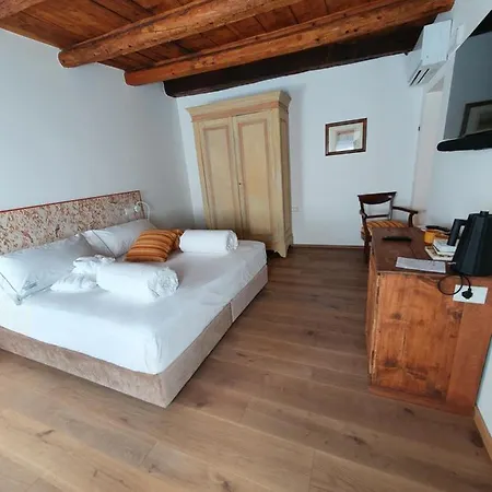 Casa Castagna 1620 Bed & Breakfast Mergozzo Exterior photo