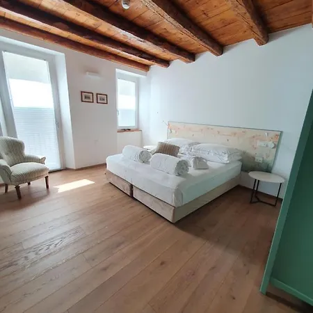 Casa Castagna 1620 Bed & Breakfast Mergozzo Exterior photo